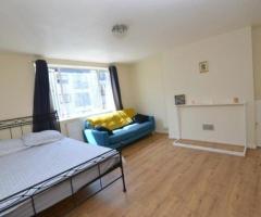 Massive double room in Stratford in a shared house