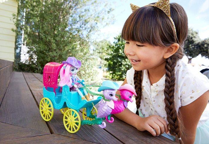 FKV61 Enchantimals Sandella Seahorse, Friends and Western-styled Coach Doll & Playset MATTEL - can d