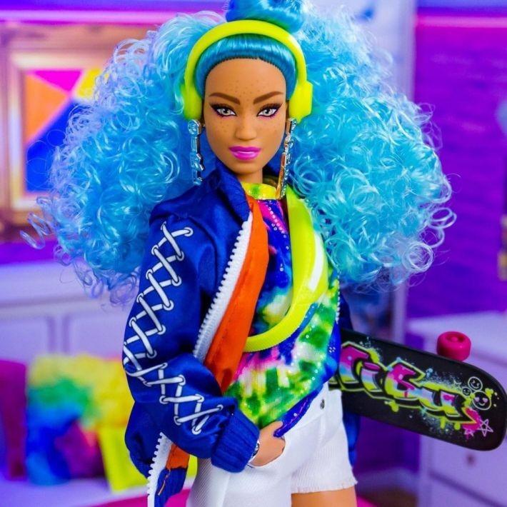 selling GRN30 / GRN27 Barbie Extra Doll with Skateboard Mattel