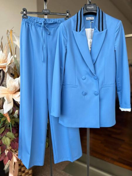 For sale: Women s suit 