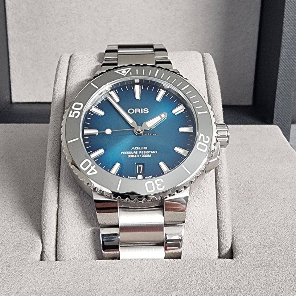 Oris Aquis Date 39.5mm  Awesome watch with a brilliant beautiful blue dial (photos - 1