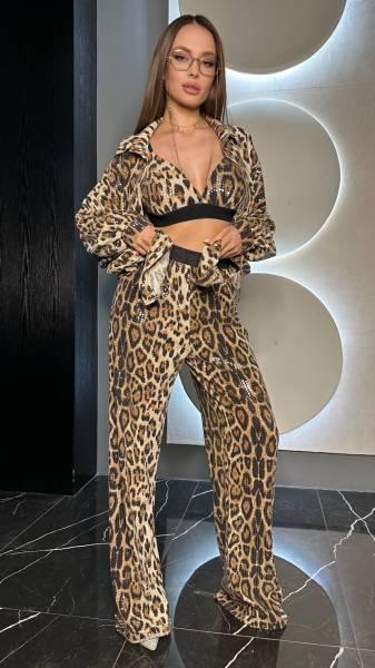 Women s suit  selling