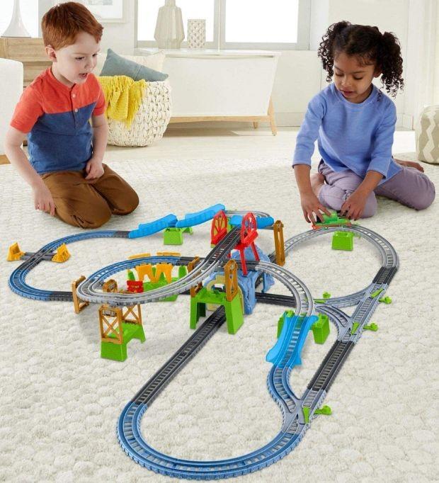 GBN45 Thomas & Friends TrackMaster Percy Track 6 in 1 with Percy Motorized Train Toy MATTEL - 1