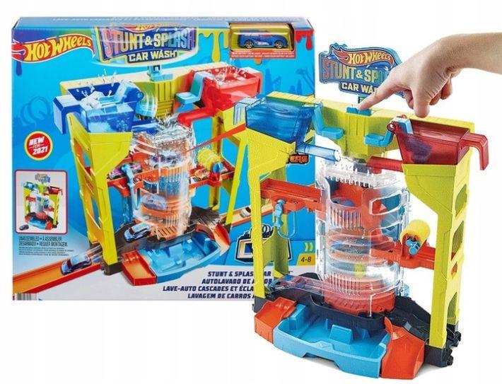 GRW37 Hot Wheels set
 
 The Stunt and Splash playset combines real