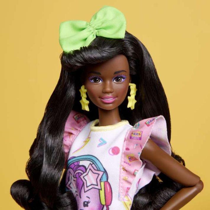 HJX19 Barbie Doll, Curly Black Hair, 80s Slumber Party MATTEL