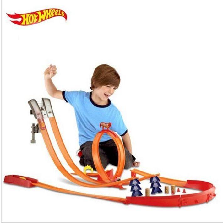 Y0276 Hot Wheels Super Track Pack Playset with 2 Cars NEW selling - 1